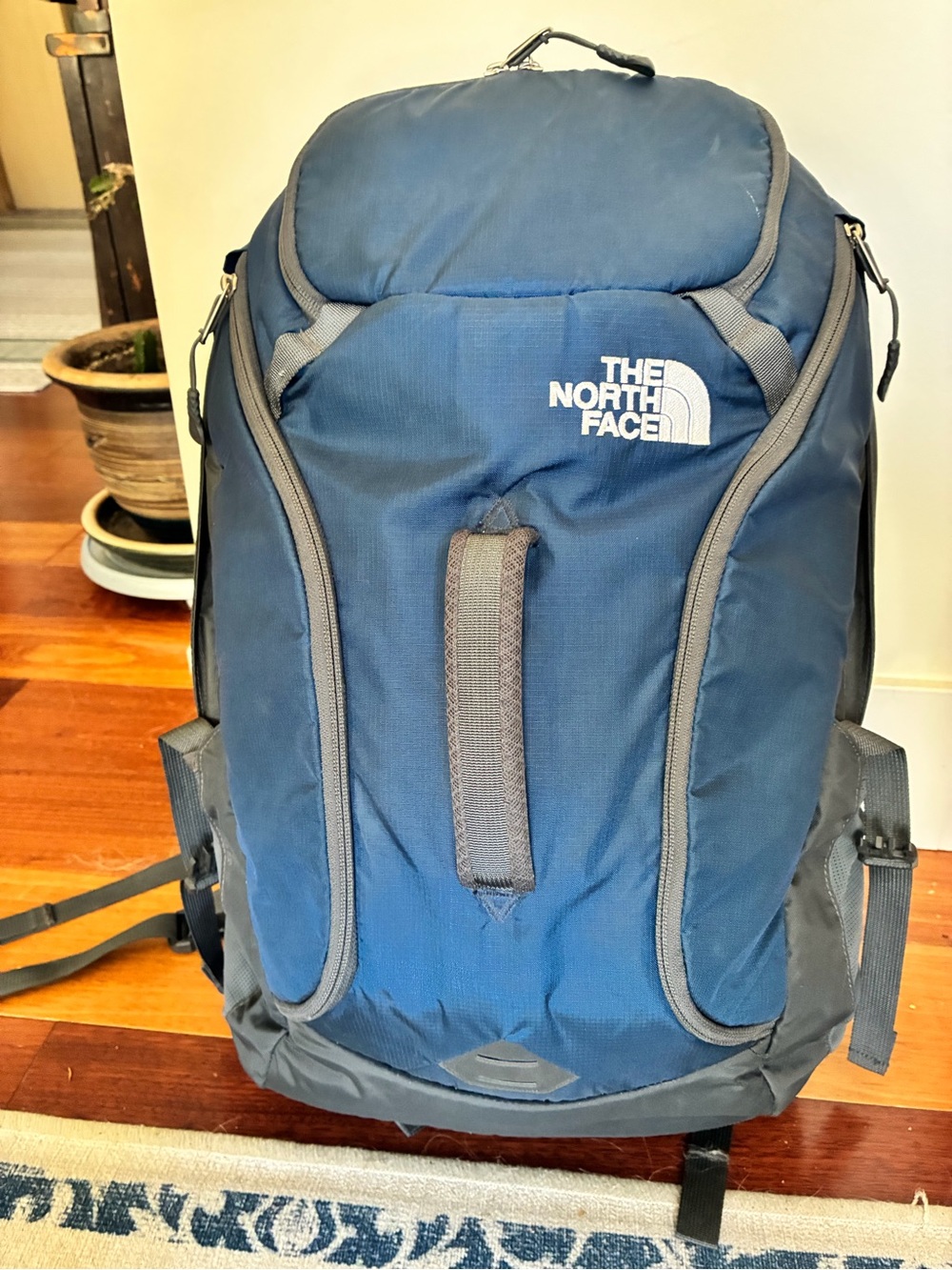 The North Face Big Shot Navy Blue Men's Backpack with Gray Trim